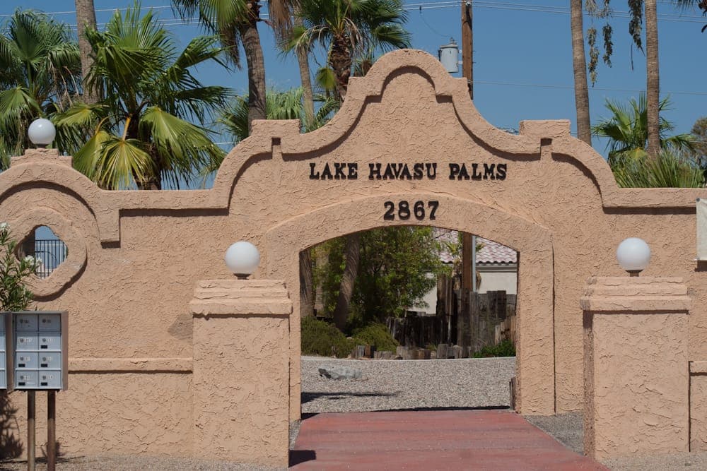 The Lake Havasu Palms entrance arch by day